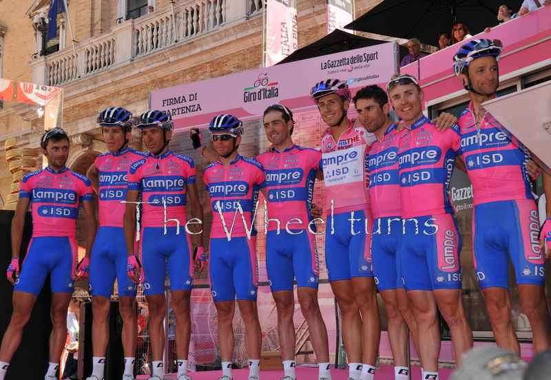 Giro 2012 Stage 7 start by Valérie Herbin (21)