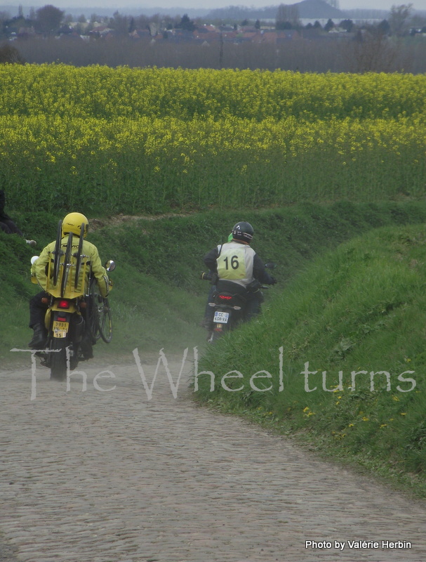 Paris-Roubaix  2012 Pavé Quérenaing  by Valérie Herbin  (1)